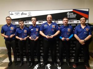 Tým ČR s trofejí za druhé místo, Zhou, Žalman, Meisner, Hajdovský, Urban, Vladyka